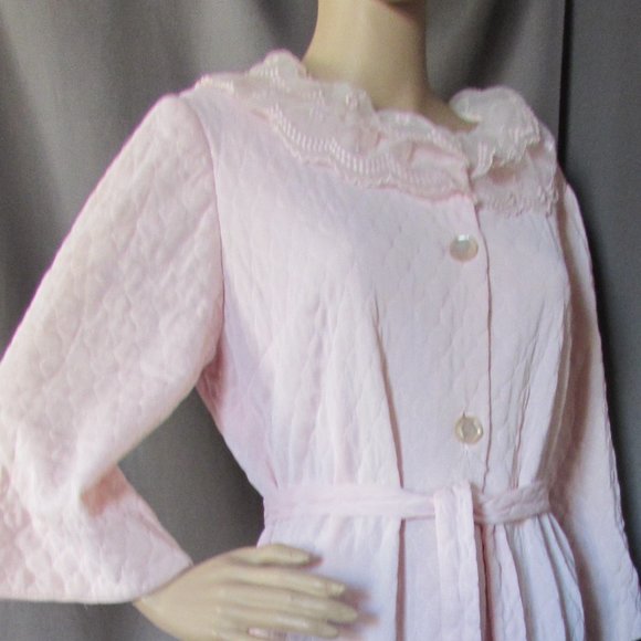 SALE Comfy Quilted Robe in Pink with Ruffle Collar Marshall Field - Picture 2 of 11